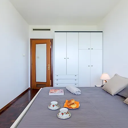 La Corona Apartment *